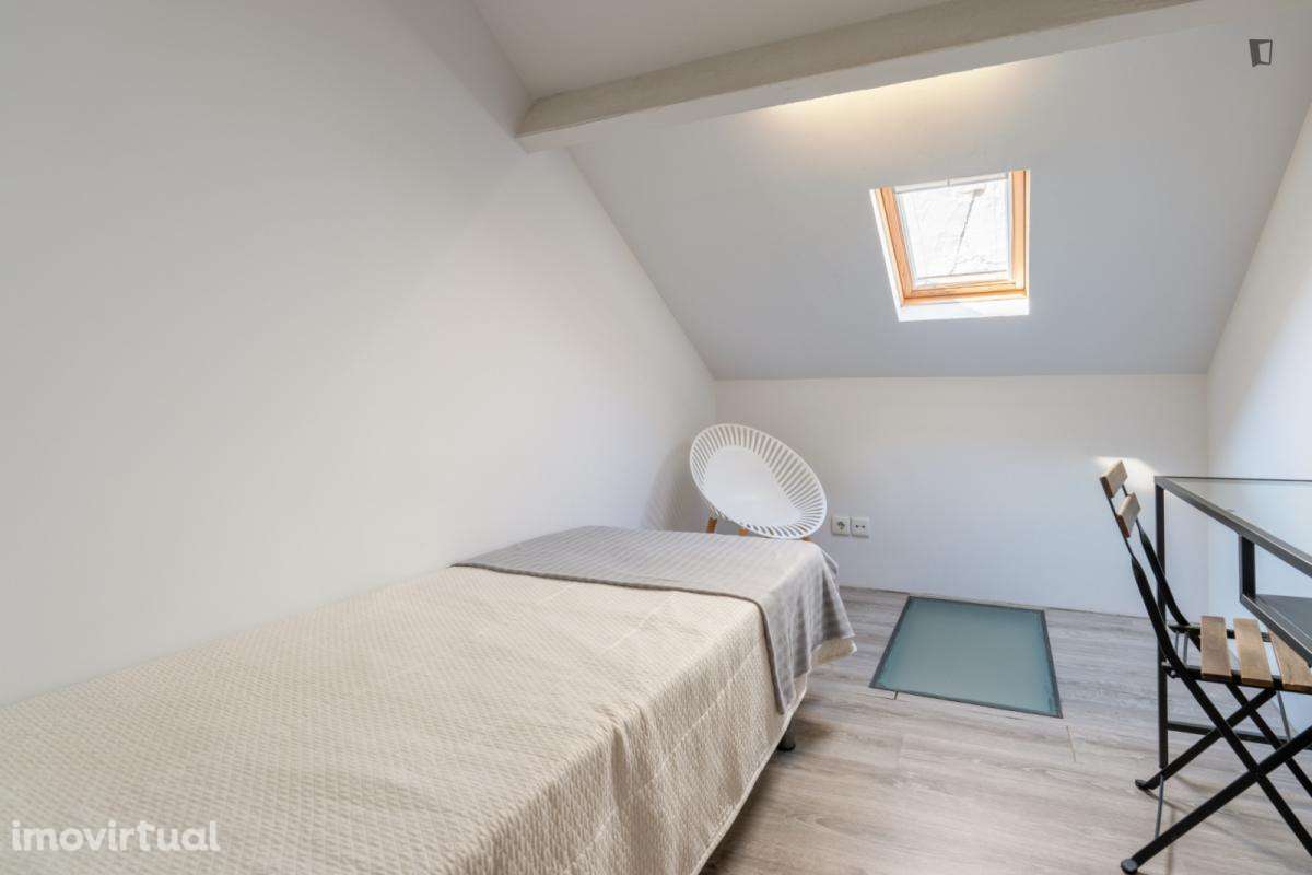 Quarto - localizado em Paranhos Porto - Grande imagem: 3/40