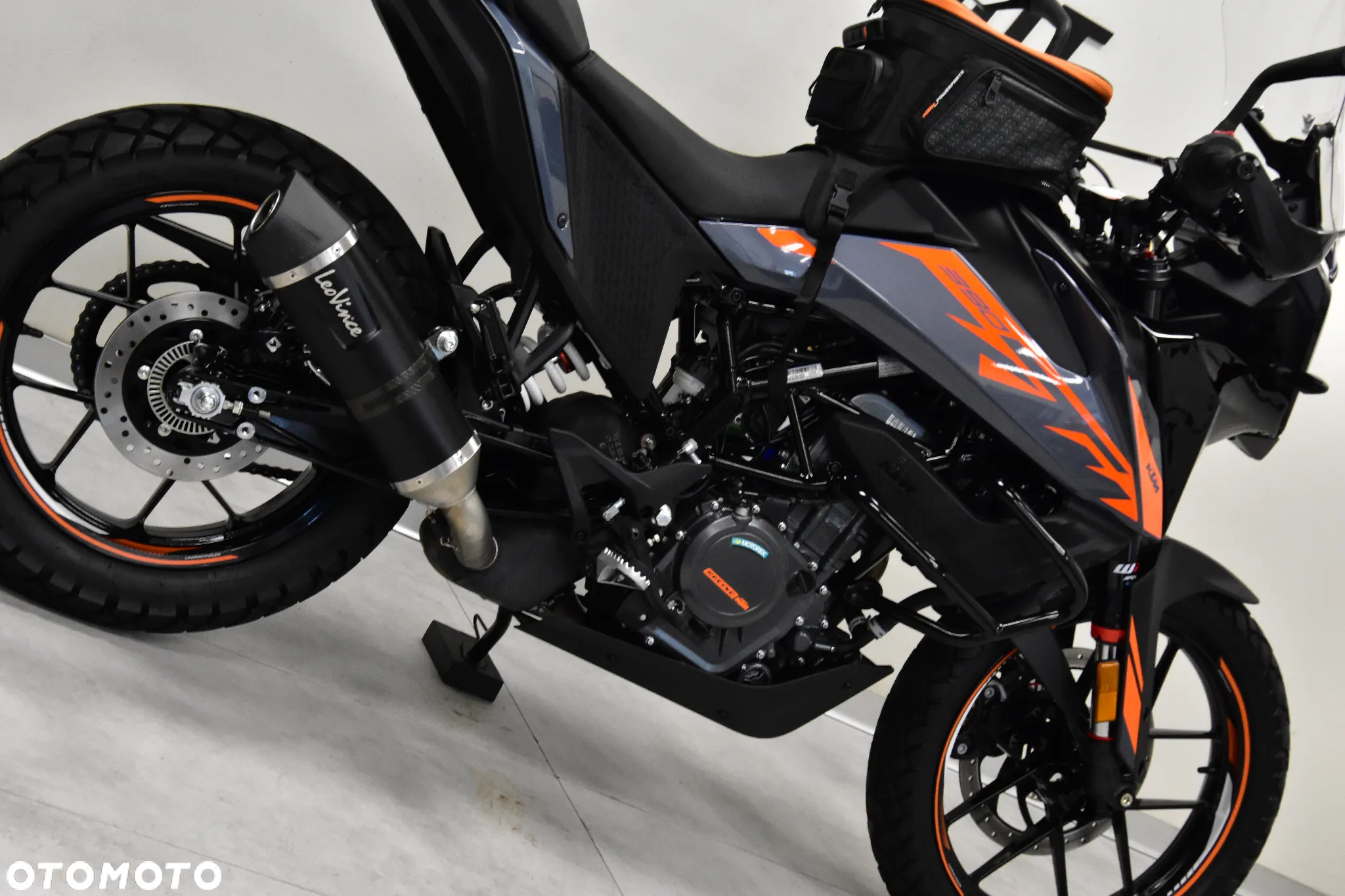KTM Adventure - 13