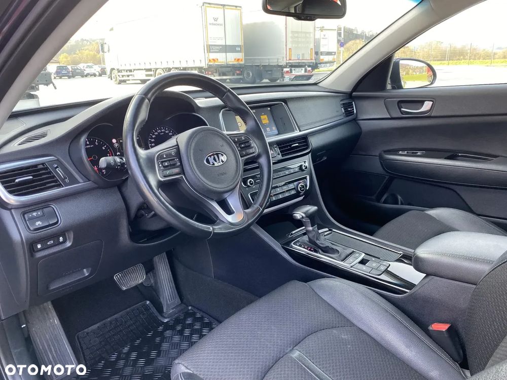 Kia Optima 2.0 L - 9