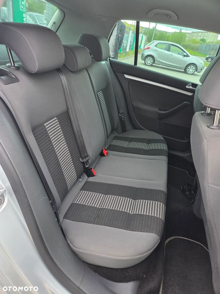 Volkswagen Golf 1.6 United - 23