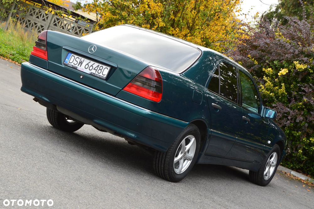 Mercedes-Benz Klasa C 180 Elegance - 20