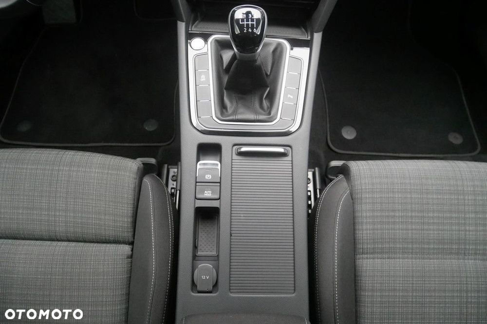 Volkswagen Passat Variant 2.0 TDI EVO Business - 11