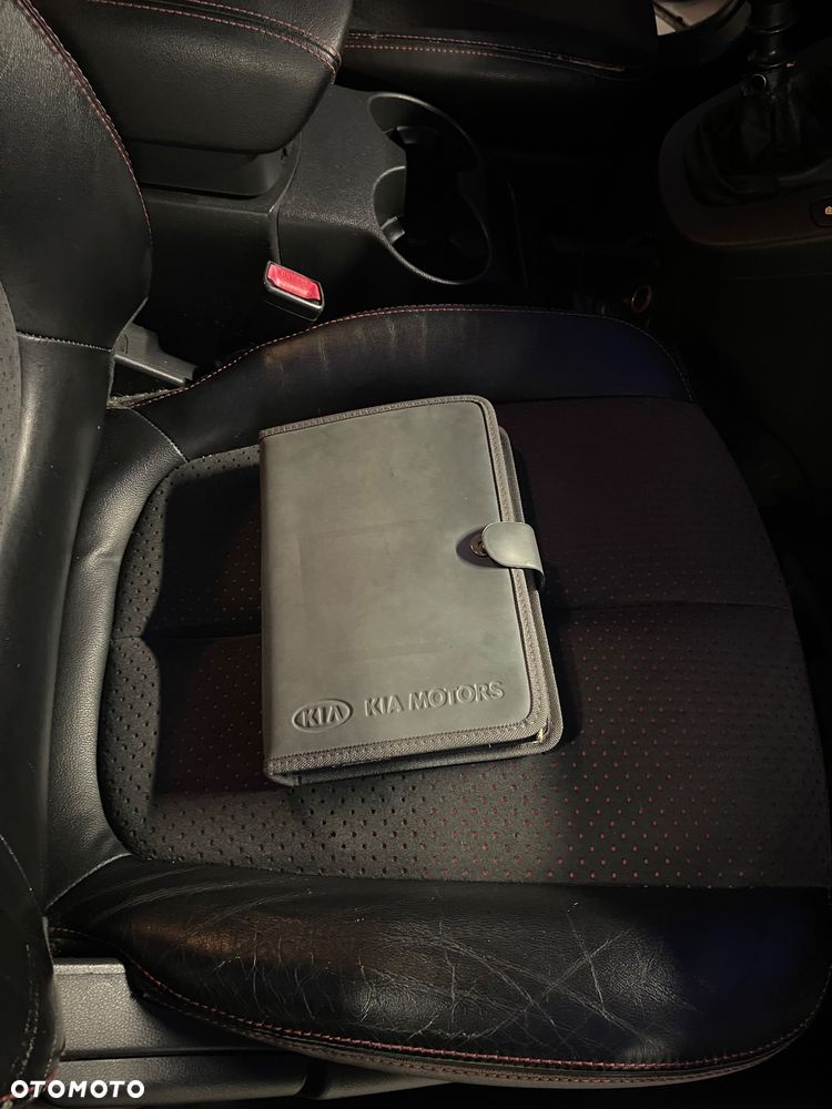 Kia Carens - 11