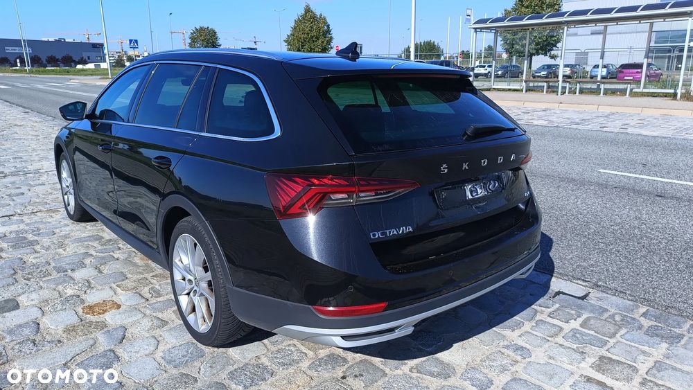 Skoda Octavia Combi 2.0 TDI DSG 4x4 Scout - 11