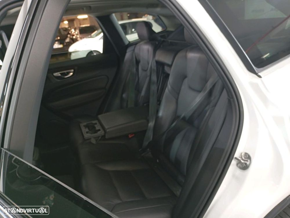 Volvo XC 60 2.0 T6 PHEV Inscription Expression AWD - 8