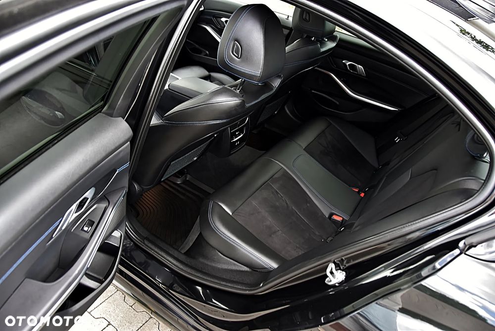 BMW Seria 3 330i xDrive - 24