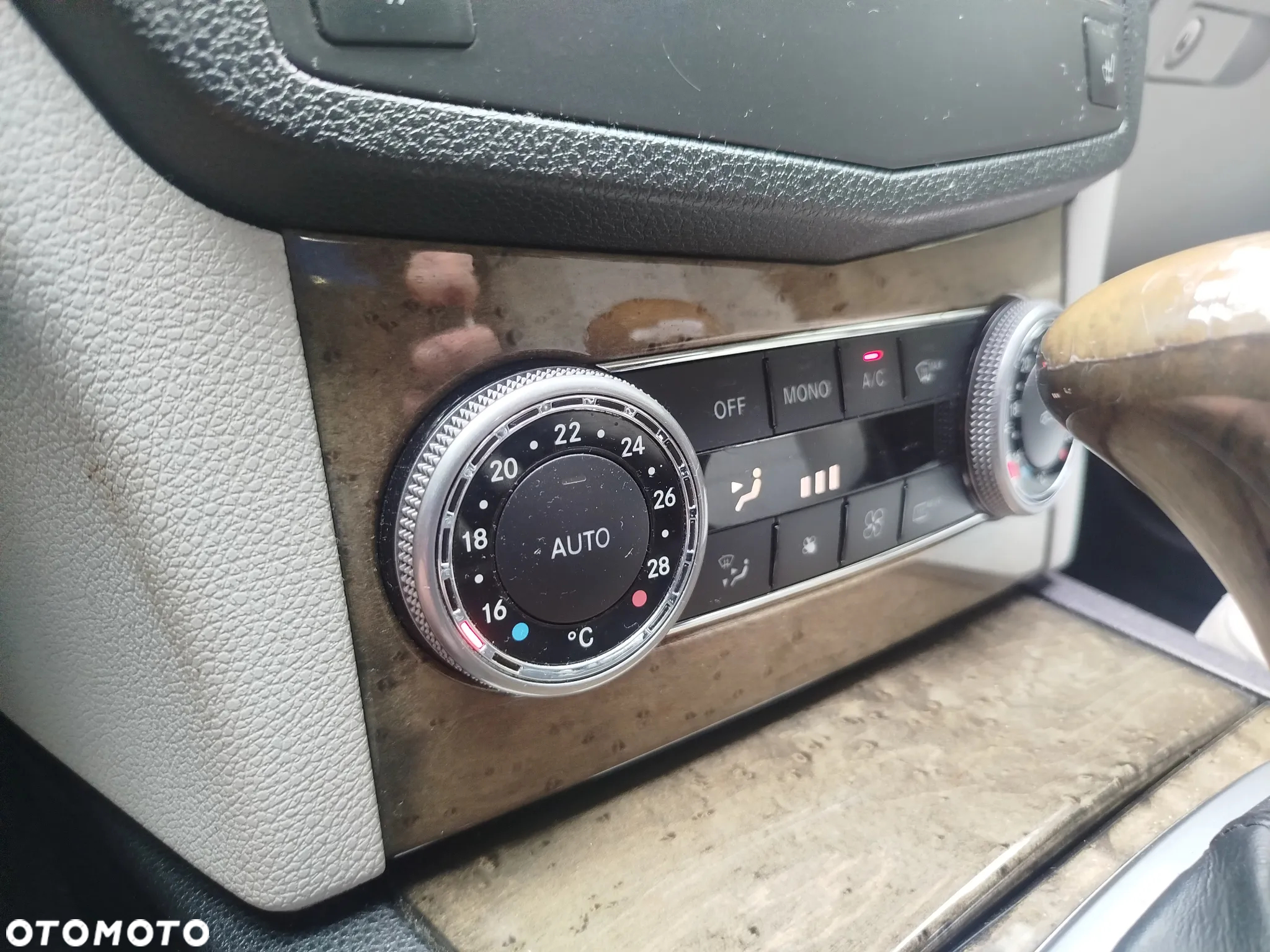 Mercedes-Benz Klasa C 220 T CDI DPF Automatik Avantgarde - 24