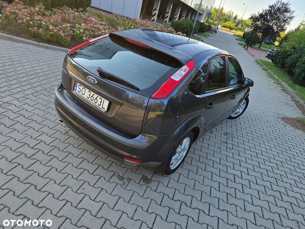 Ford Focus 1.6 Ambiente - 2