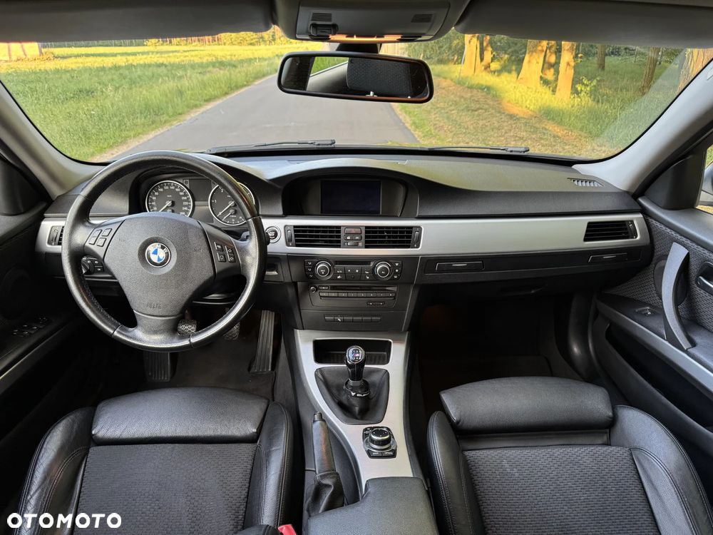 BMW Seria 3 325d - 15