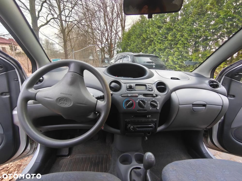 Toyota Yaris 1.0 Base - 25