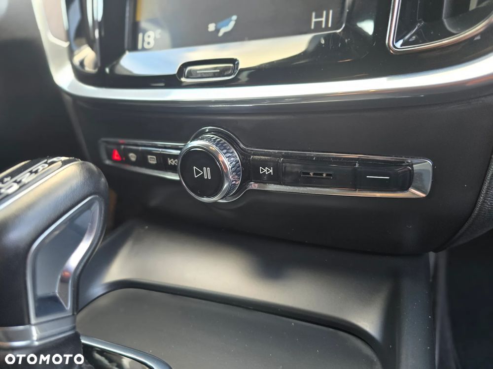 Volvo V60 D4 AWD Geartronic Momentum - 27