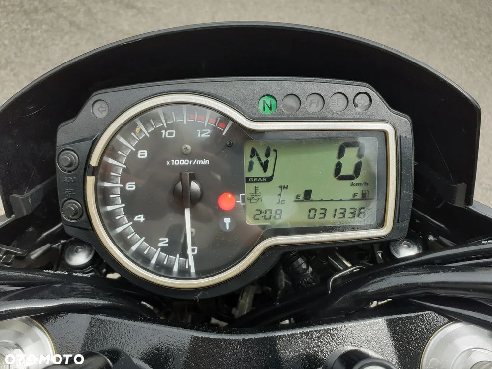 Suzuki GSR - 23