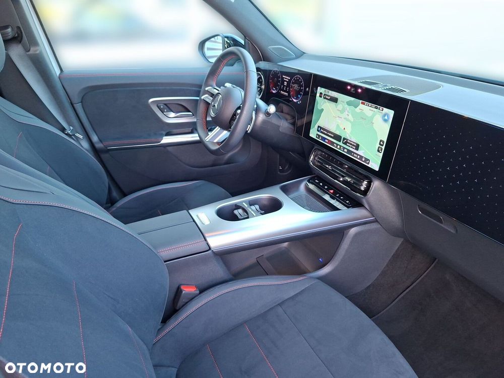 Mercedes-Benz GLB - 13