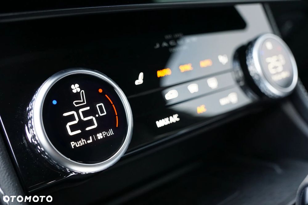 Jaguar F-Pace D200 AWD R-Dynamic S - 23