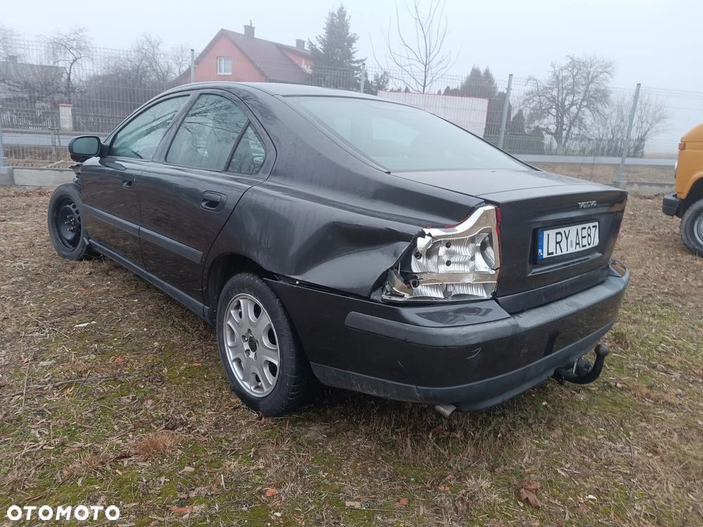 SAMOCHÓD NA CZĘŚCI - VOLVO S60 I Drzwi Prawe Lewe Klapa do założenia w kolor 427 - 26 Dostawa GWARANCJA !!! Ćwiartka Drzwi Podłużnica Wanna Cały na części GWARANCJA !!! Przód Tył Zestaw Komplet Drzwi Klapa Zderzak Błotnik Maska Grill Atrapa Szyba Pas Lampa Lusterko Boczki Fotel Kanapa Kokpit Deska Rozdzielcza Przełącznik Włącznik Sterownik Przewody Wiązka Instalacja Moduł Komputer Czujnik Listwa Pompa Alternator Wtryski Głowica Rozrusznik Kompresor Sprzęgło Dwumas Silnik Skrzynia ABS Klimatyzacji Paliwa Wspomagania Kolektor Turbina Przepustnica Zawór Chłodnica Koło Hak Belka Sanki Zawieszenie Mcpherson Półoś Amortyzator Wydech Tłumik Zacisk Most - 3