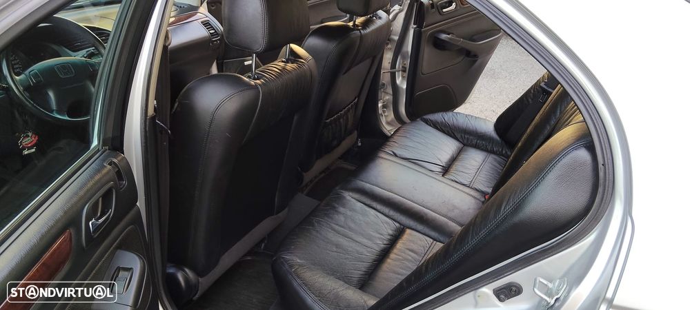 Honda Accord 2.0 ES - 13
