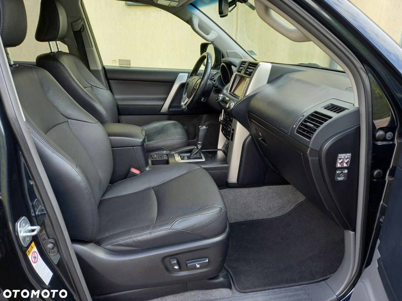 Toyota Land Cruiser - 22