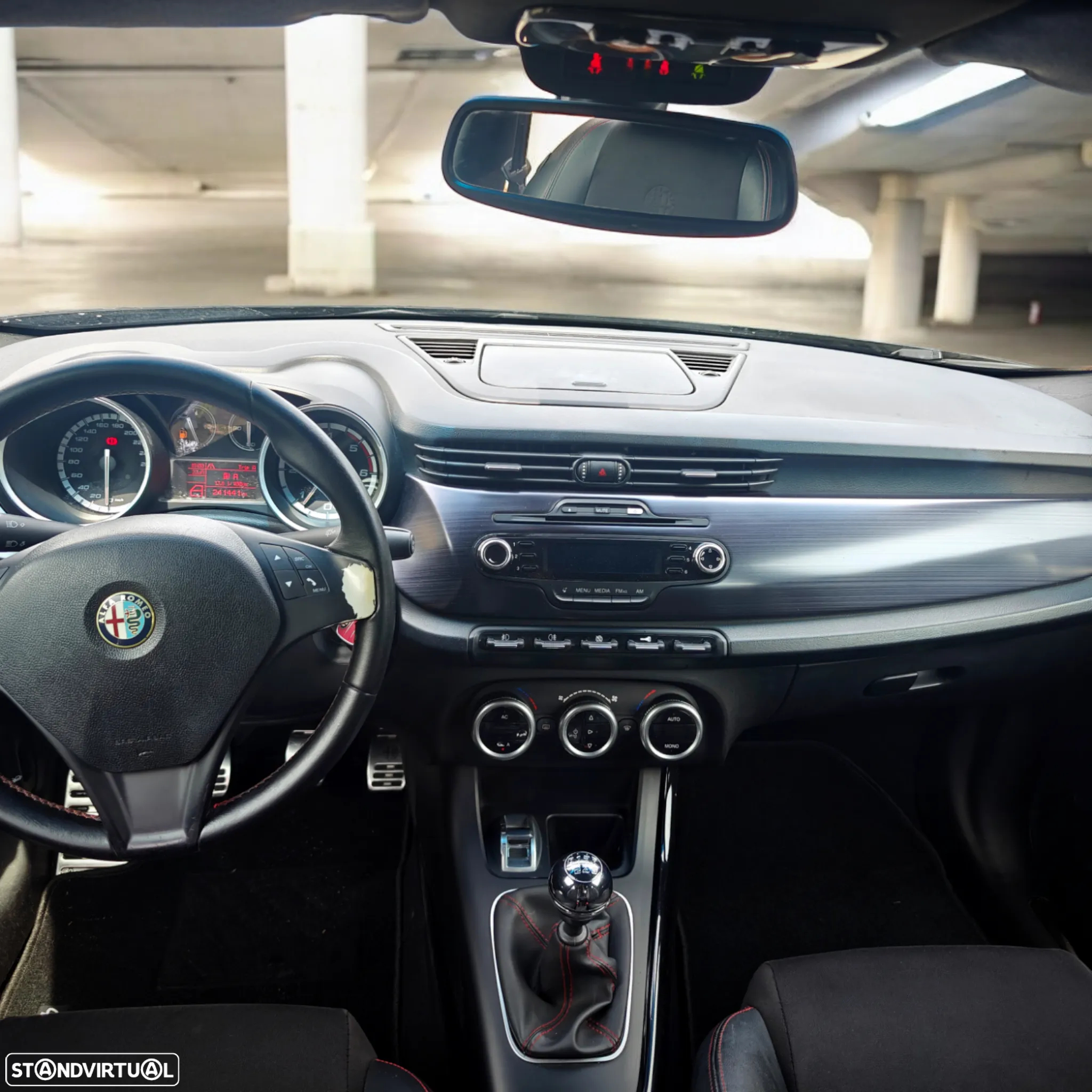 Alfa Romeo Giulietta 1.6 JTDm Distinctive - 8