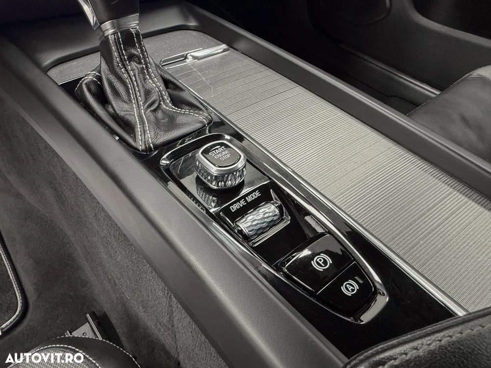 Volvo V60 D4 R-Design - 29