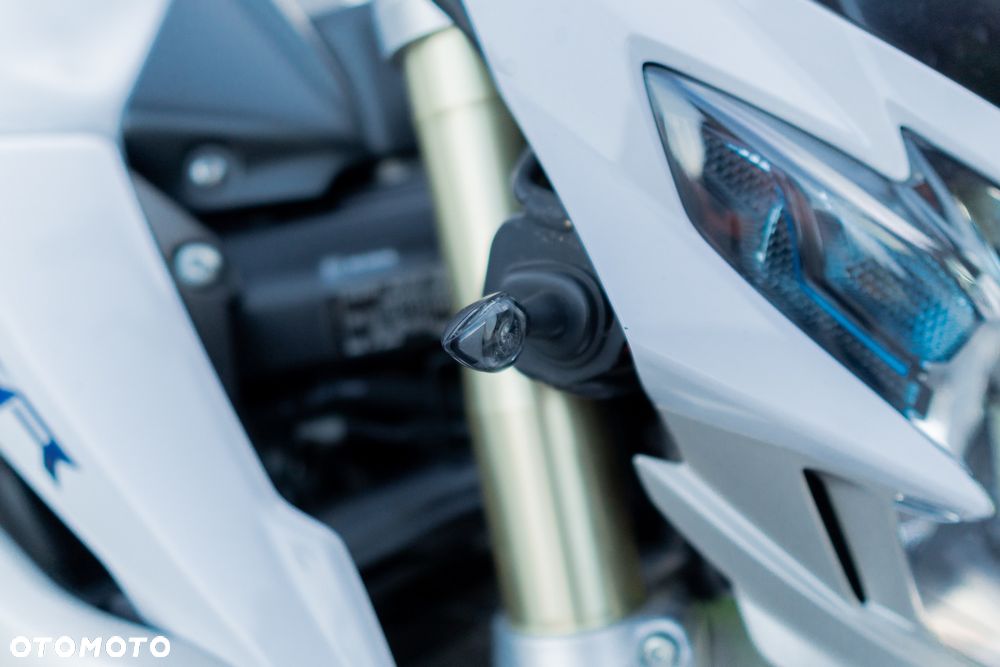 Suzuki GSR - 14