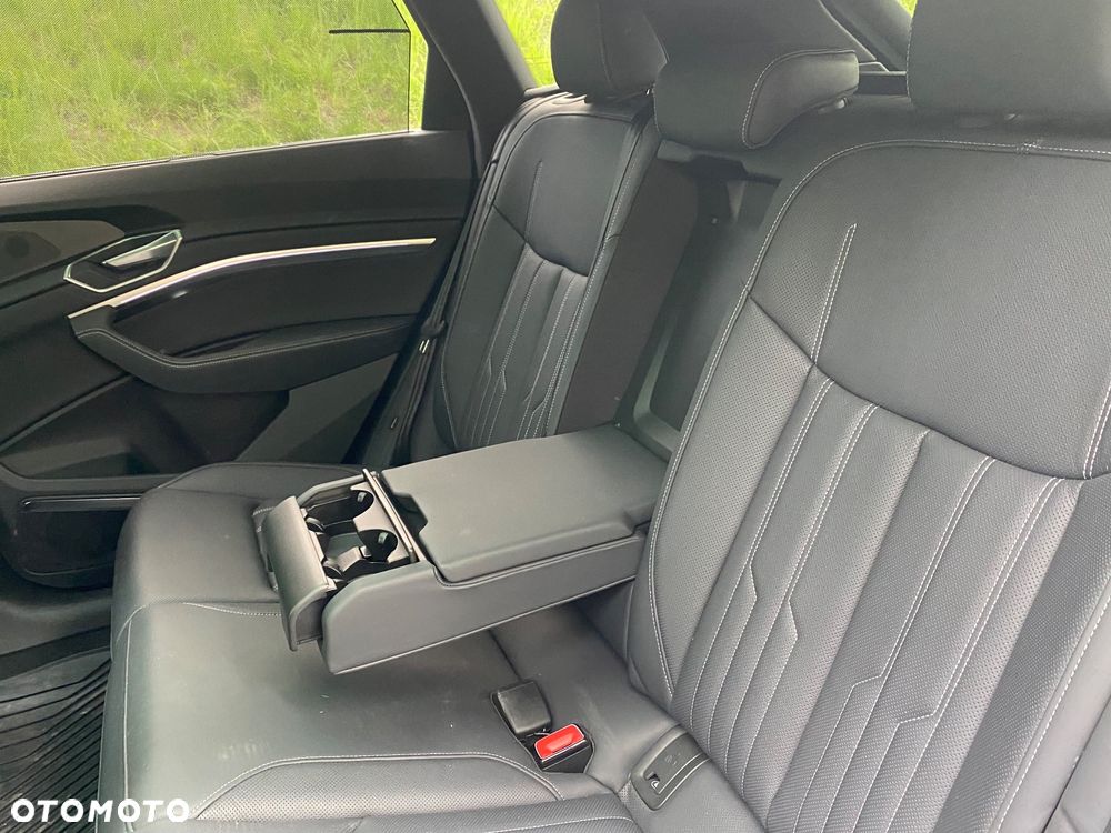 Audi Q8 - 21