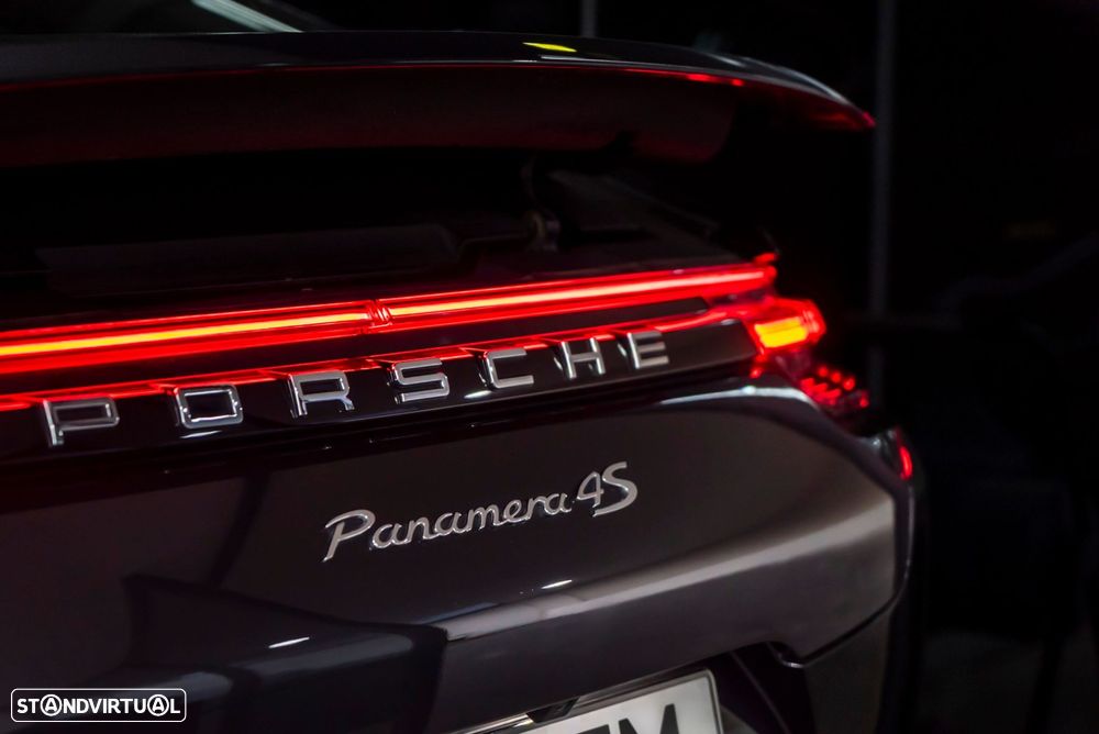 Porsche Panamera 4 S - 12