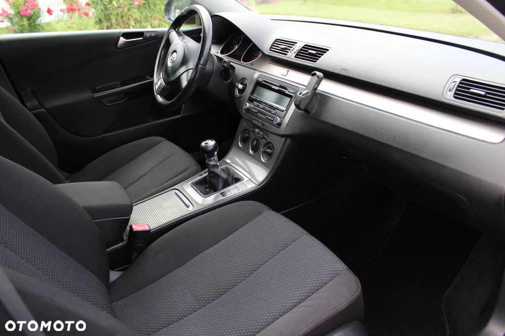 Volkswagen Passat 1.6 Comfortline - 11