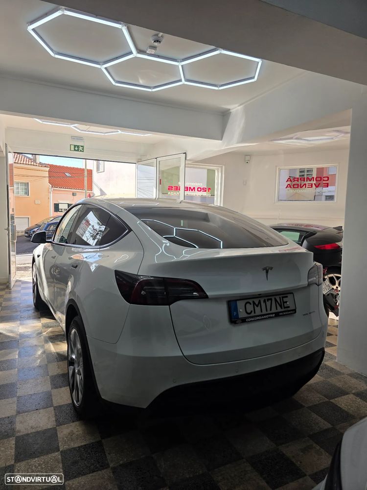 Tesla Model Y - 13