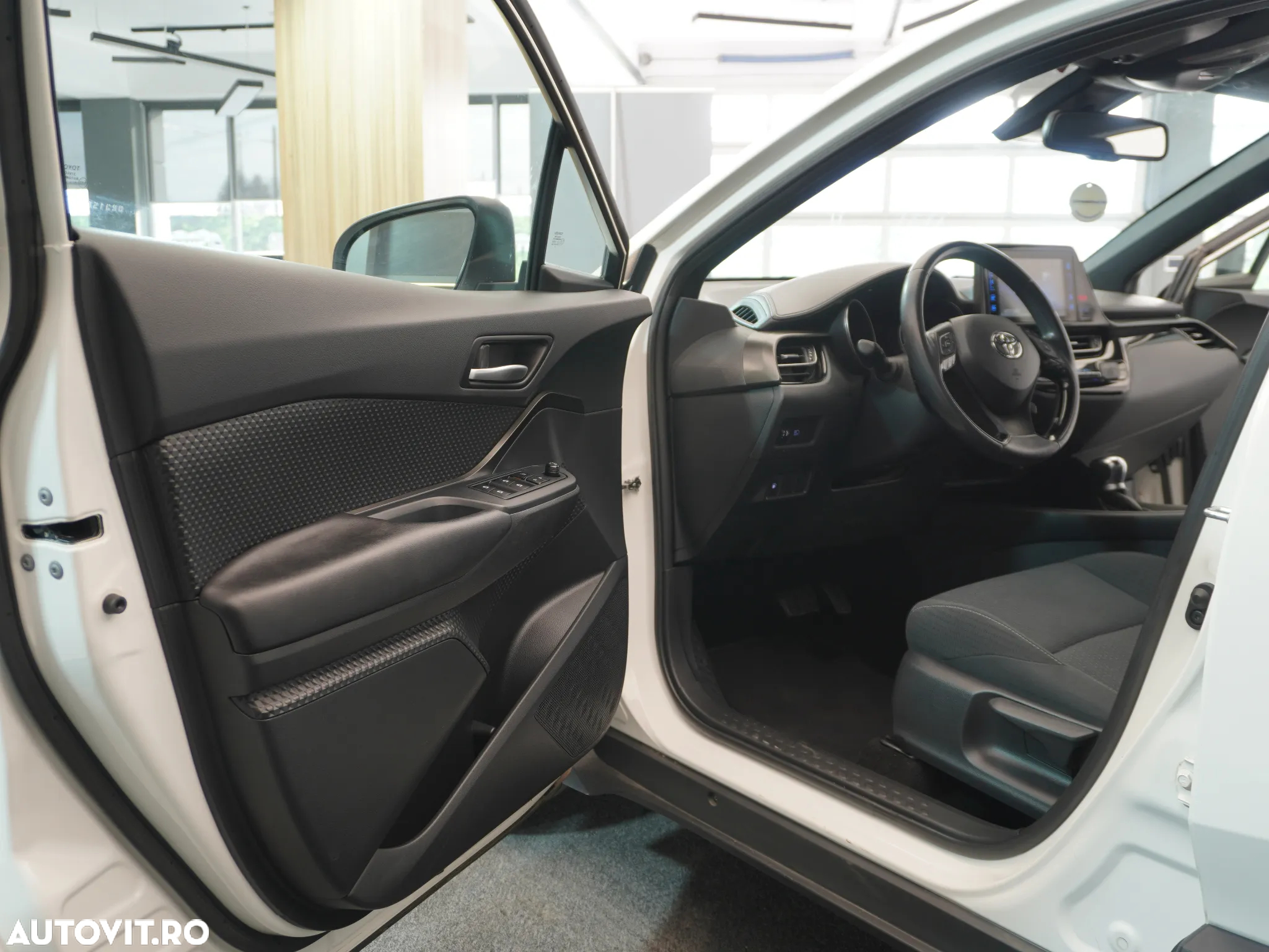 Toyota C-HR 1.8 HSD 4x2 CVT C-ult LED - 18