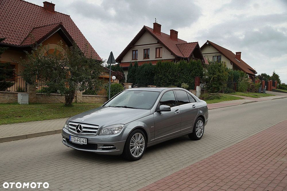 Mercedes-Benz Klasa C 180 CGI BlueEff Avantgarde - 4