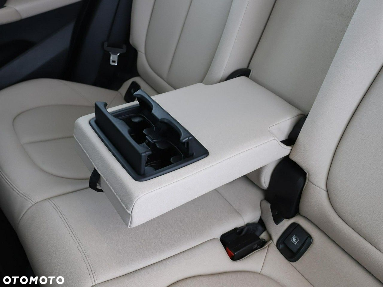 BMW X1 sDrive18d xLine - 38