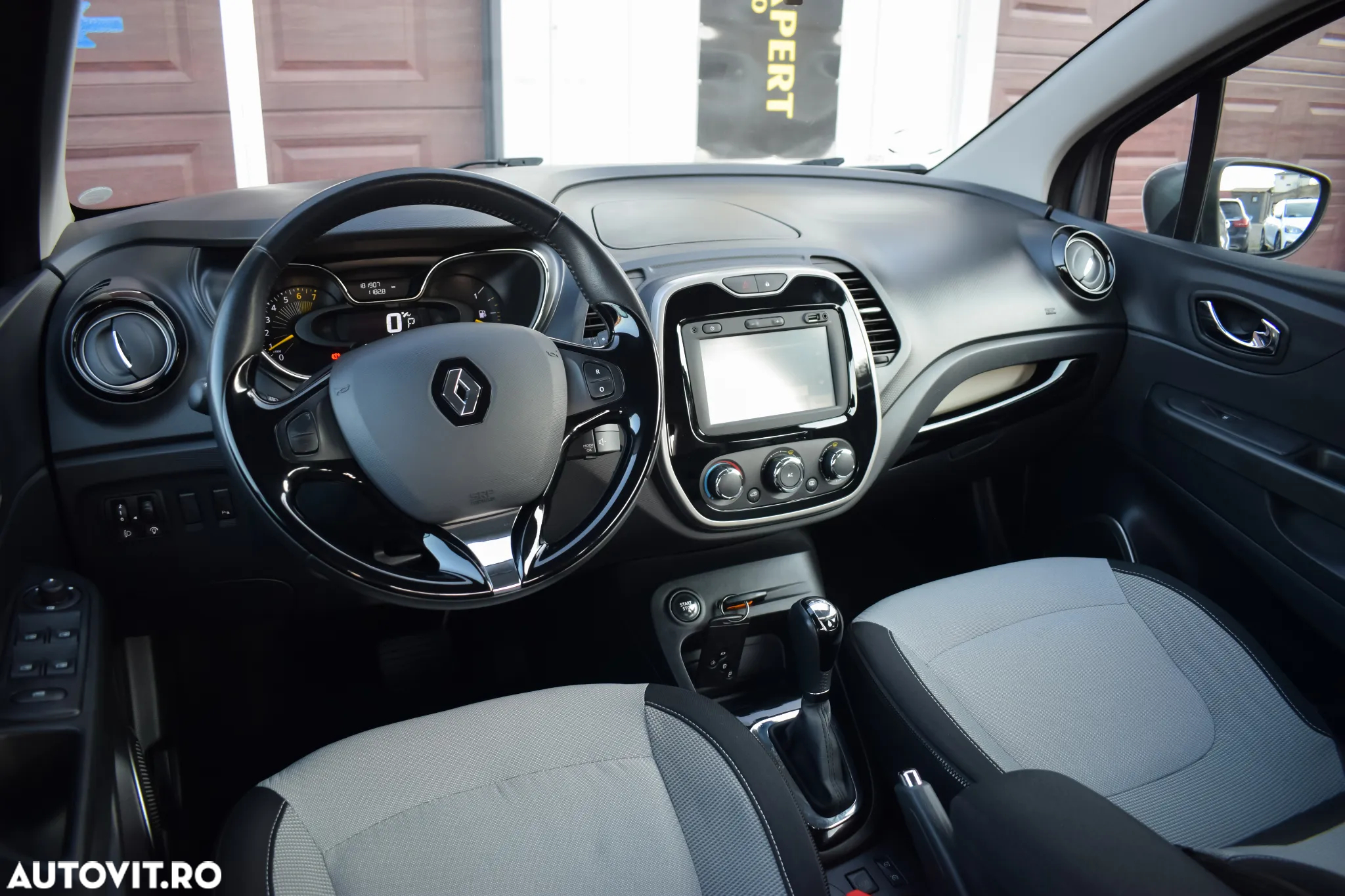 Renault Captur ENERGY TCe EDC Intens - 16