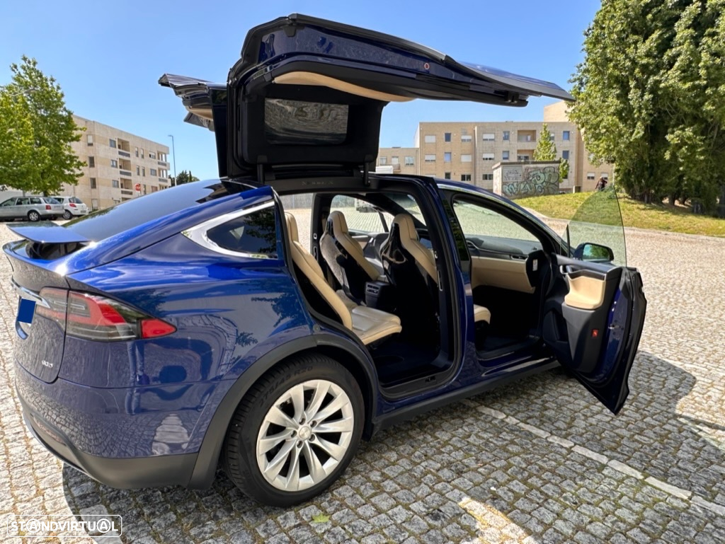 Tesla Model X 90D - 5