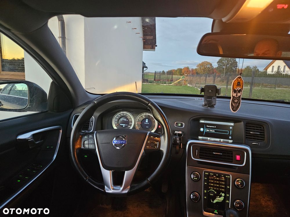 Volvo V60 2012 photo 2