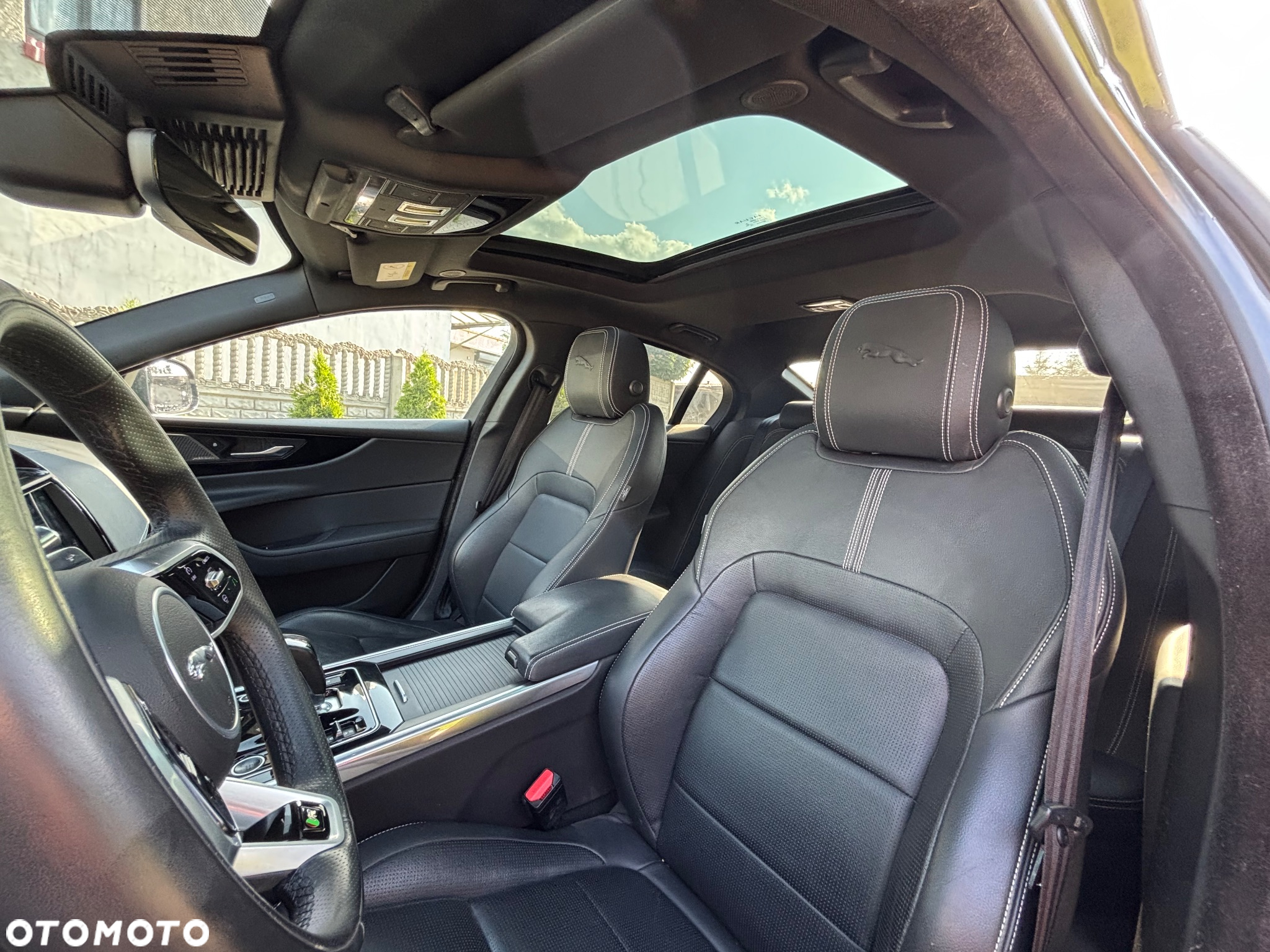 Jaguar XE 2.0 P250 R-Dynamic Black - 20