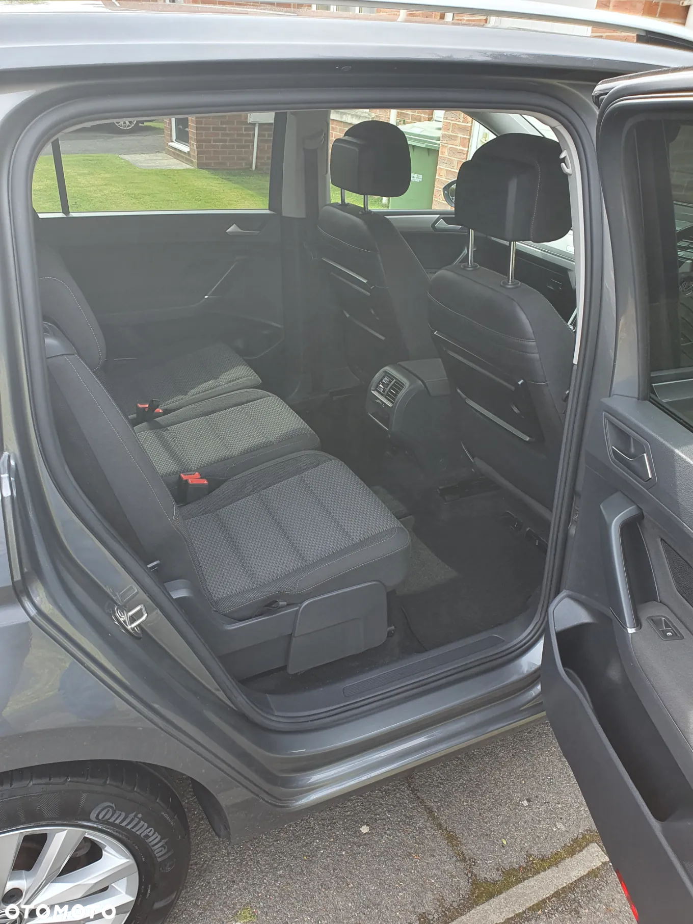 Volkswagen Touran - 12