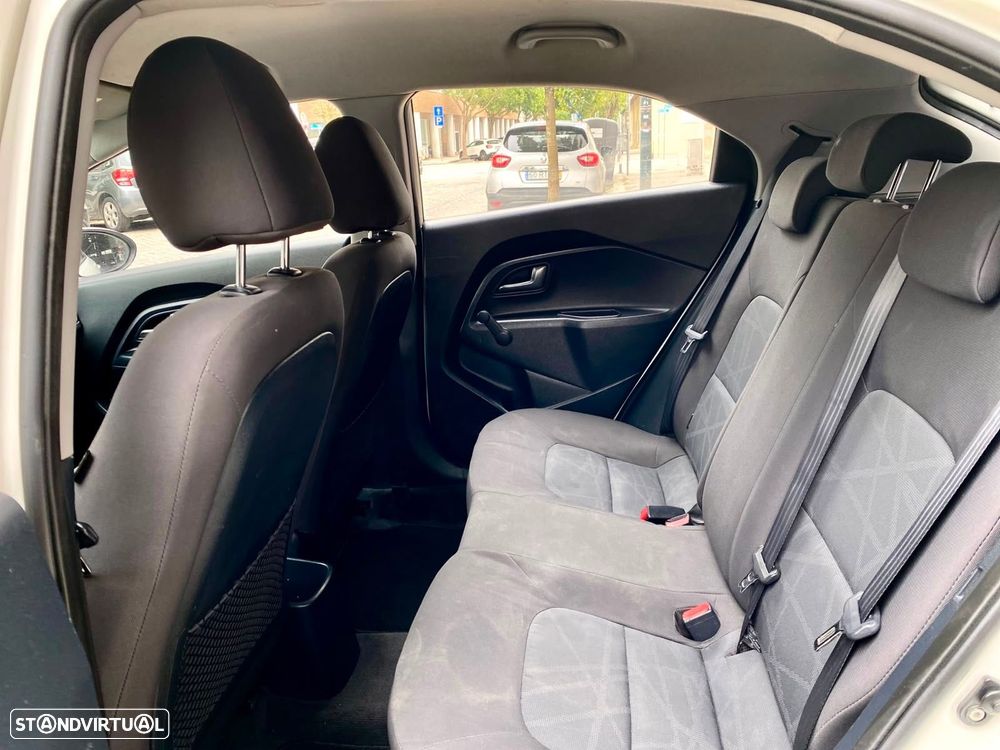 Kia Rio 1.1 CRDi - 21