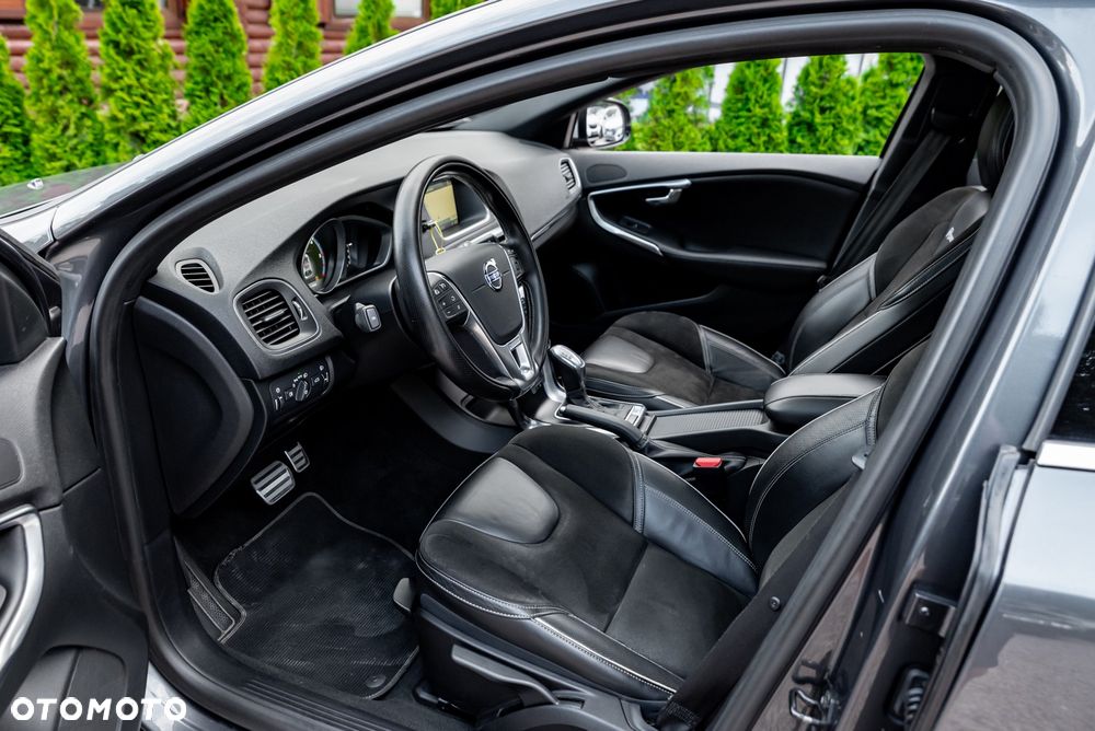 Volvo V40 D4 Geartronic R Design - 17