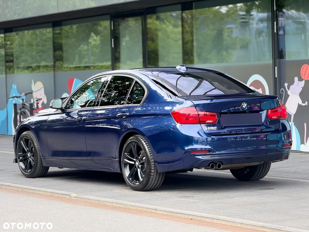 BMW Seria 3 330i xDrive Sport Line - 2