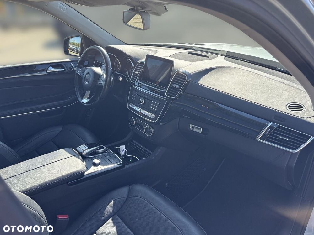 Mercedes-Benz GLS - 18