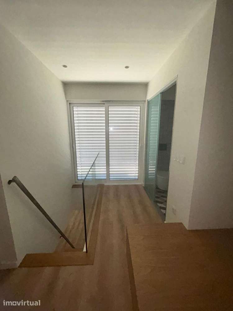 Apartamento T1+1 Duplex a 300 metros da Estação do Metro da Trindade - Grande imagem: 5/9