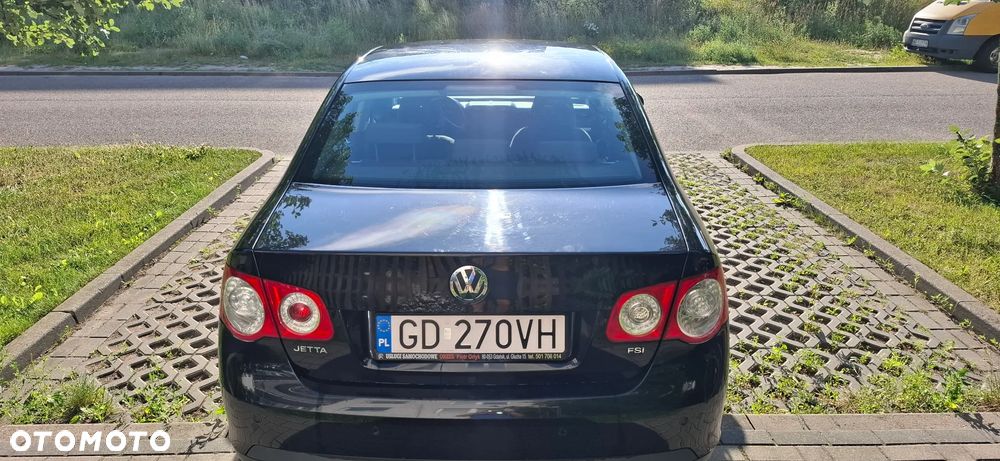 Volkswagen Jetta 1.6 FSI Comfortline - 2