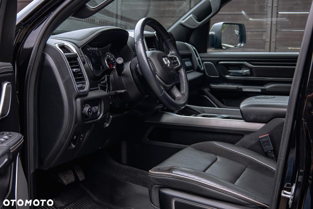 RAM 1500 5.7 Crew Cab Shortbed Laramie Black - 37