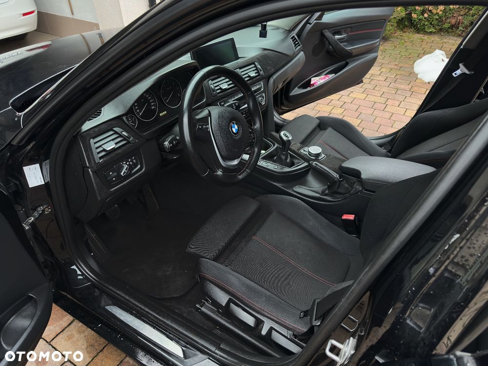 BMW Seria 3 320d DPF Edition Sport - 13