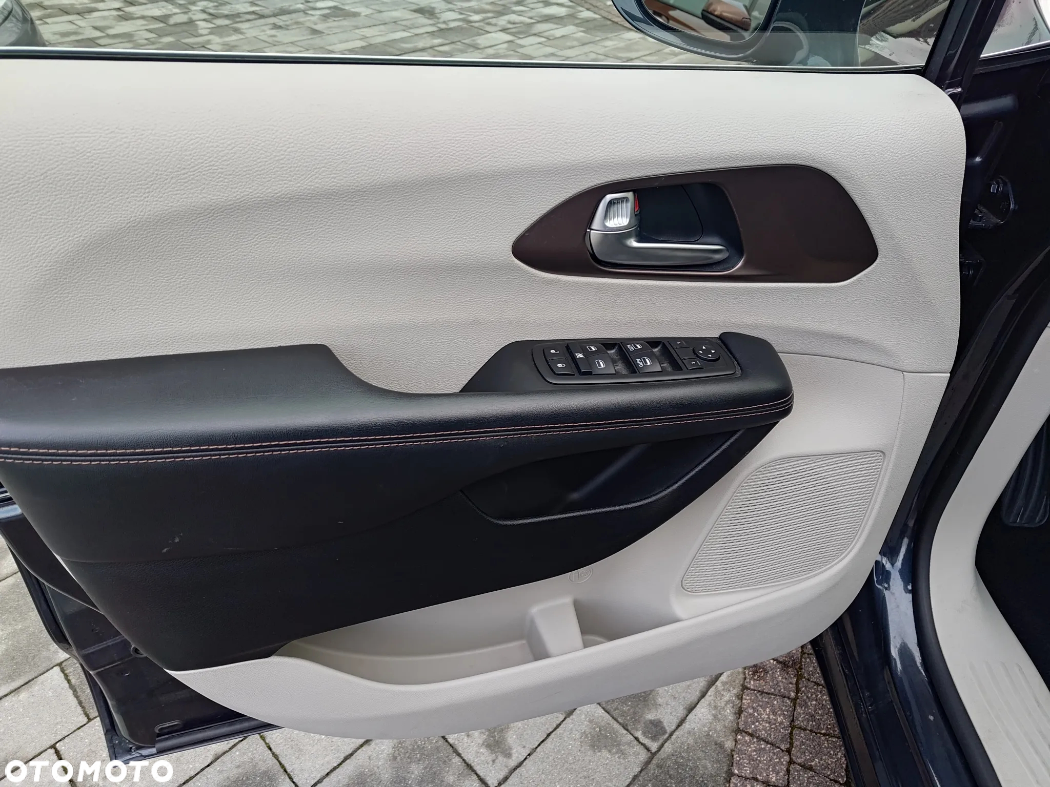 Chrysler Pacifica - 28
