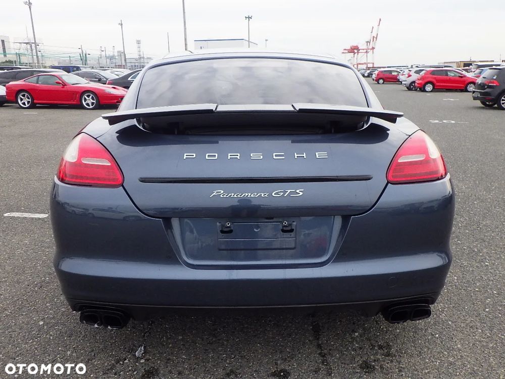 Porsche Panamera GTS PDK - 13