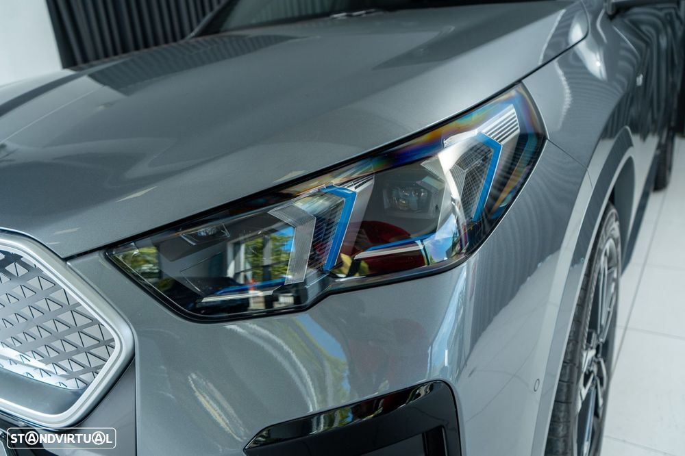 BMW iX2 eDrive20 Pack Desportivo M - 42