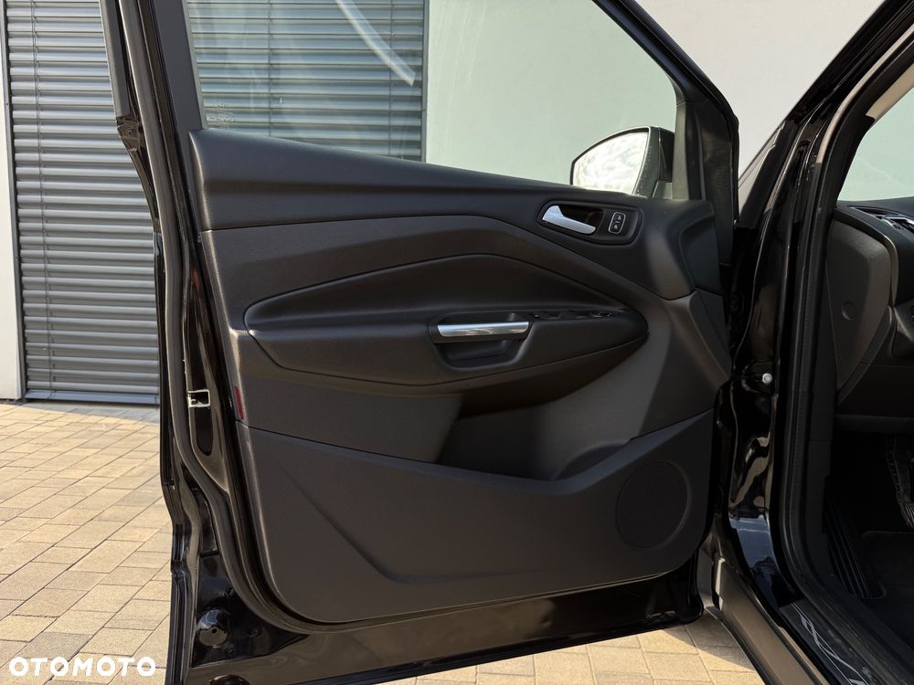 Ford Kuga 1.5 EcoBoost 2x4 Titanium - 16