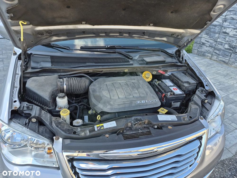 Chrysler Town & Country 3.6 Touring - 12