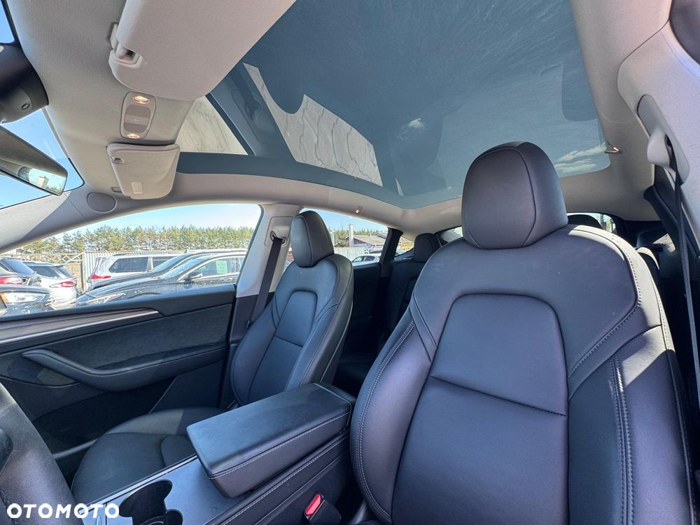 Tesla Model Y Long Range Dual Motor AWD - 13